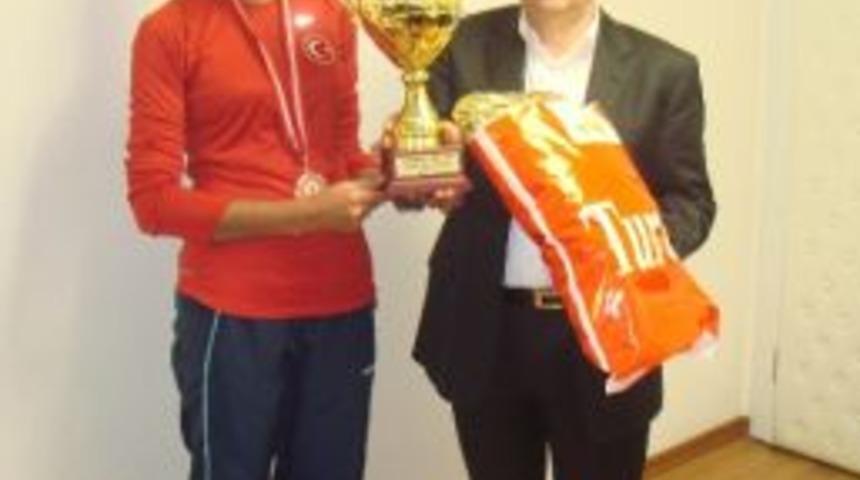 Şampiyon Maratoncuya &Ouml;d&uuml;l