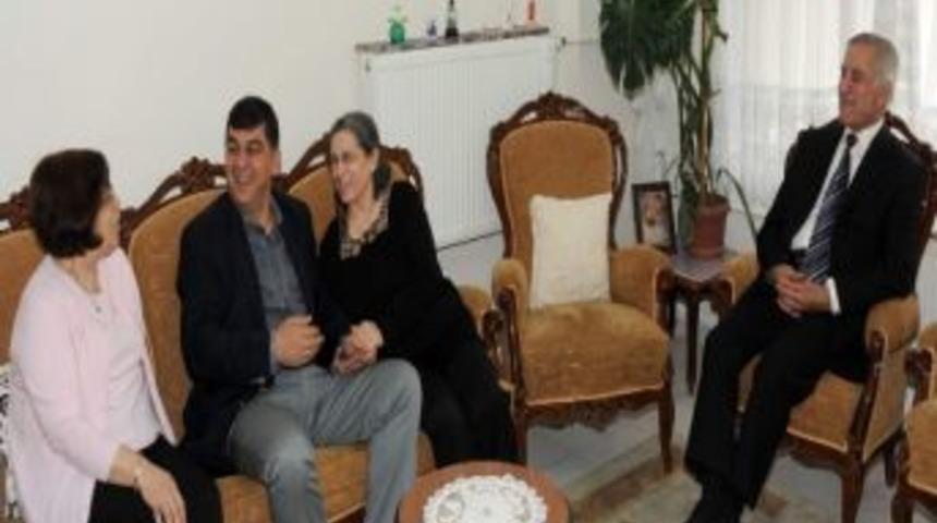 Başkan Fadıloğlu İlkokul &Ouml;ğretmenlerini Ziyaret Etti