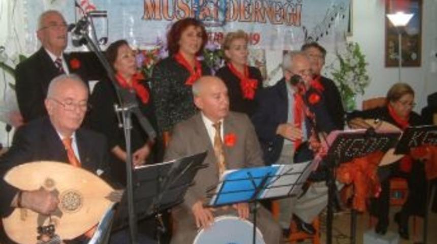 Burhaniye'de G&ouml;n&uuml;l Dostları Konsere Hazır