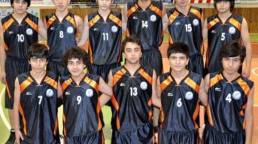 Kardelen Koleji Erkek Basketbol Takımı İlk Ma&ccedil;ında Farklı Galip Geldi