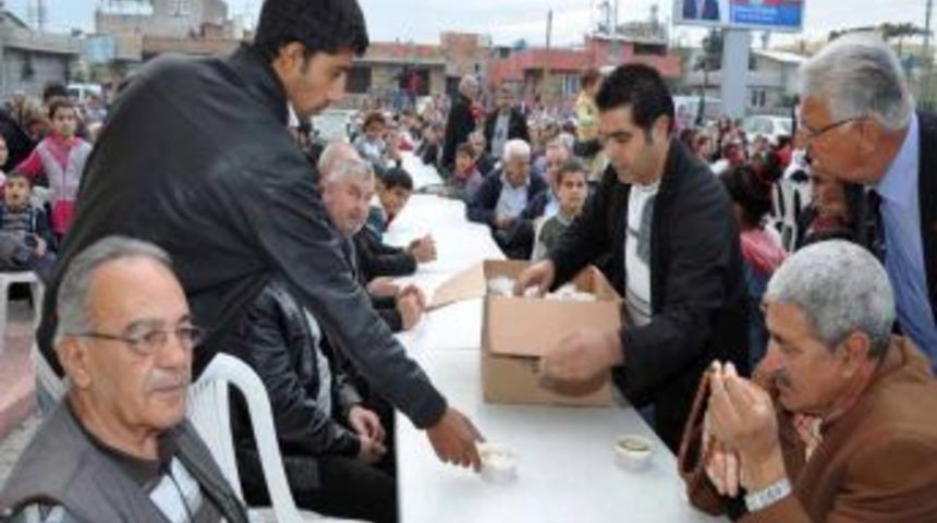K&uuml;lt&uuml;r Evleri'nde 6 Bin Kişiye Aşure Dağıtıldı