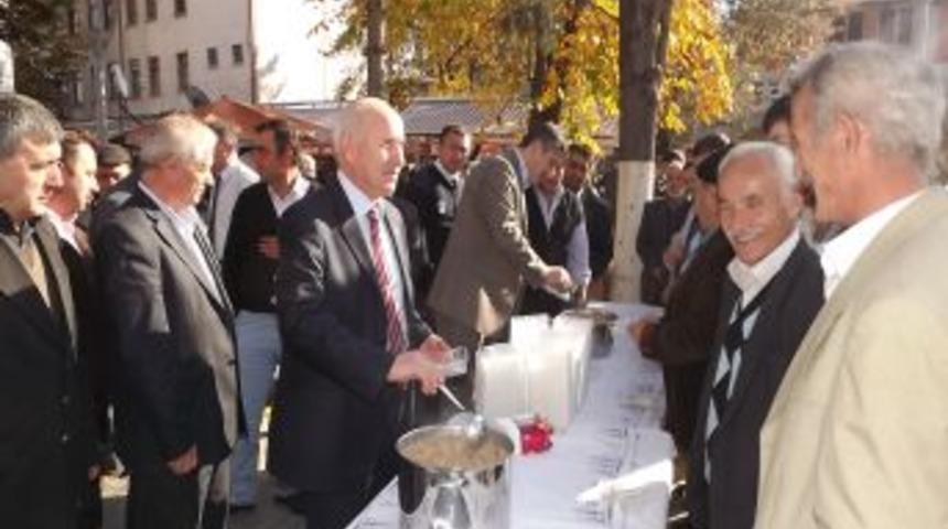 Kozcağız Belediyesi'nden Vatandaşlara Aşure Ikramı