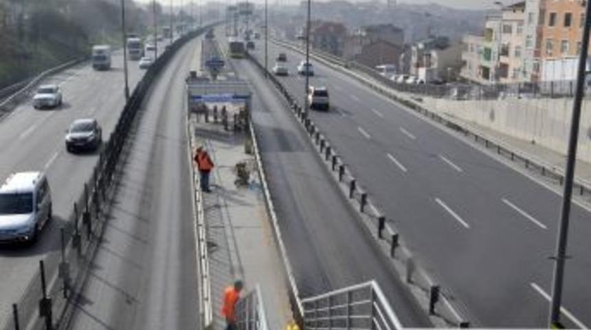 Dar&uuml;laceze Metrob&uuml;s Durağı Iki Hafta Kapalı