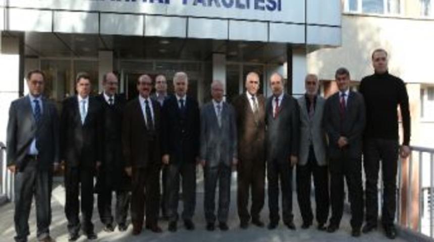 Atat&uuml;rk &Uuml;niversitesi İlahiyat Fak&uuml;ltesi&rsquo;nde Devir Teslim T&ouml;reni...