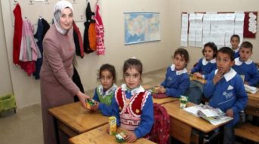 Ak Partili Kadınlar Kara Mehmet K&ouml;y&uuml;&rsquo;n&uuml; Ziyaret Etti