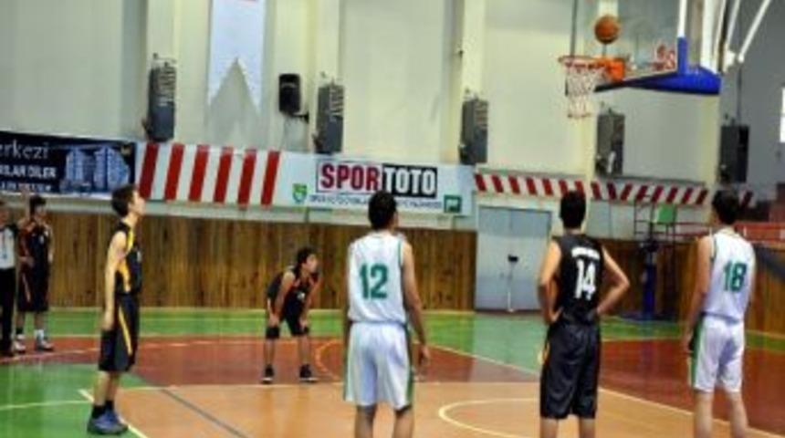 Gen&ccedil; Erkekler Ve Gen&ccedil; Kızlar Basketbol Şampiyonası Başladı