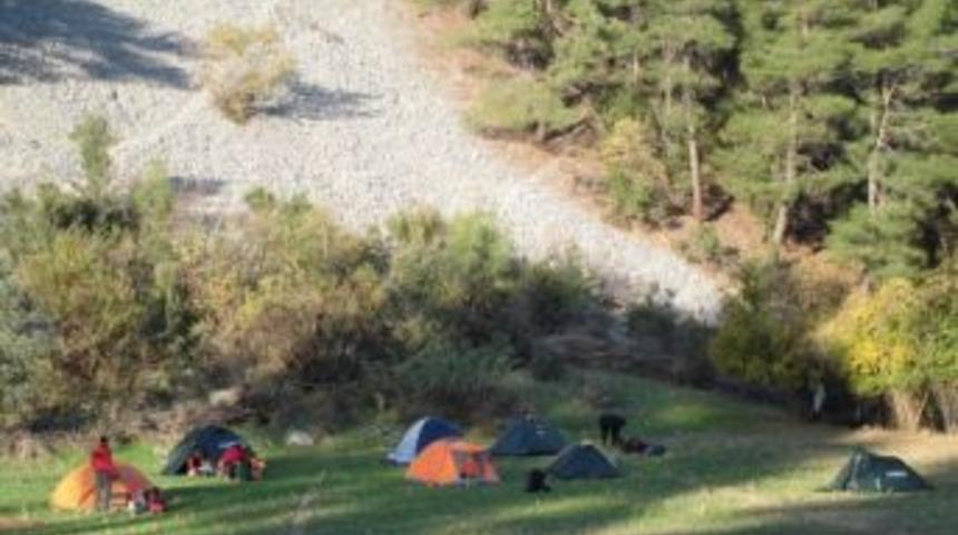 Dağcılar, Geyik Kanyonunda Kamp Kurdu