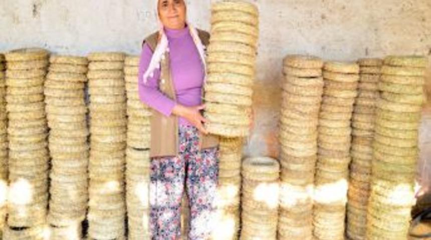 Saman Saplarından &Uuml;rettiği Kapı &Ccedil;elenklerini Almanya'ya Ihra&ccedil; Ediyor