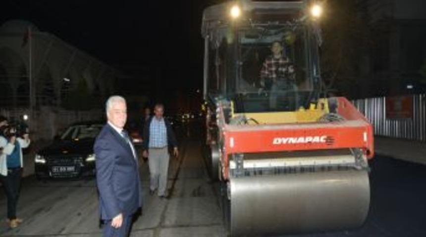 Cumhuriyet Caddesi Asfaltlanıyor