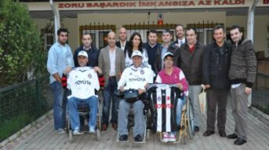 Beşiktaşlılar&rsquo;dan T&uuml;rkiye Omurilik Fel&ccedil;lileri Derneği&rsquo;ne Destek Ziyareti
