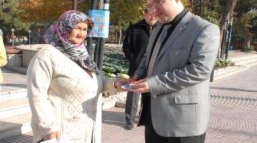 Sağlık M&uuml;d&uuml;rl&uuml;ğ&uuml; Diş Macunu Dağıttı