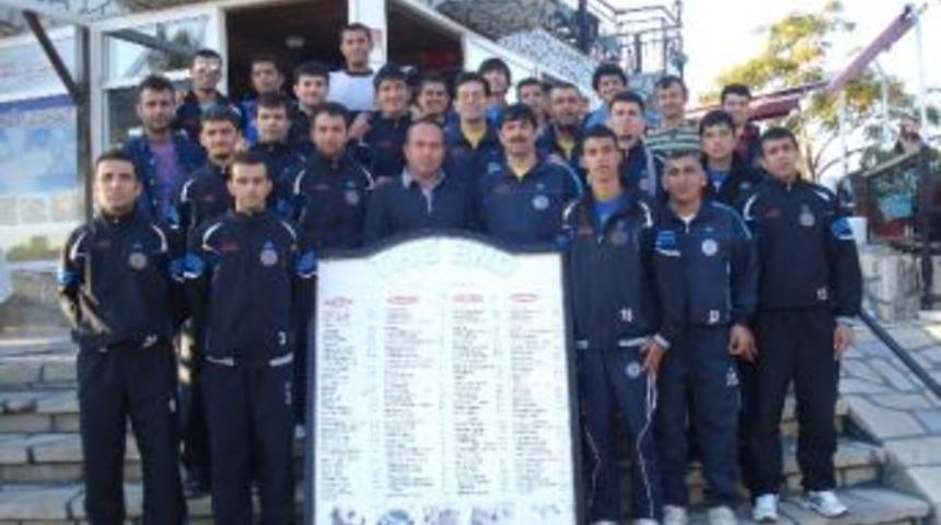 İşitme Engelli Sporculara The End Restoran'da Yemek