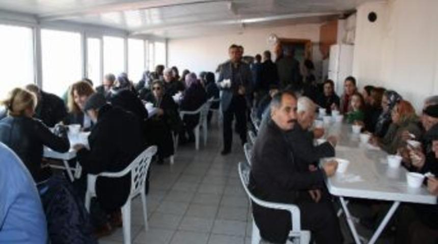 Hacı Bektaşi Veli Derneği Aşure Dağıttı