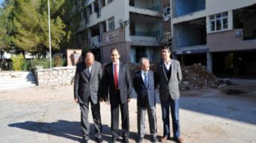 Depreme Dayanıkszı Olan İmam Hatip Binası Yıkılıp Yeniden İnşa Edilecek