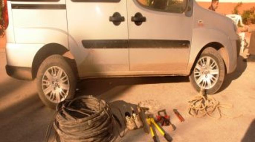 Aynı Yerde Hırsızlık Yaparken Yakalandılar