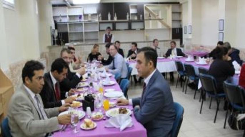 Didim&rsquo;de &Ouml;ğrenciler Pişirdi, Aileleri Yedi