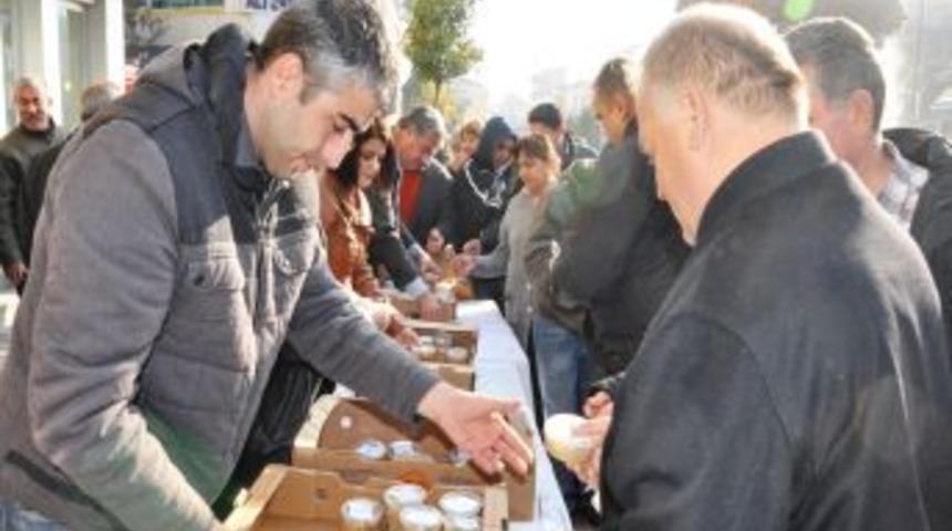 Edirne'de 4 Bin Paket Aşure Kısa S&uuml;rede T&uuml;ketildi