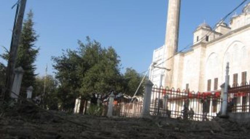 Başkan Demir: Fatih Camii Avlusu T&uuml;rkiye'nin En G&uuml;zel Yeri Olacak