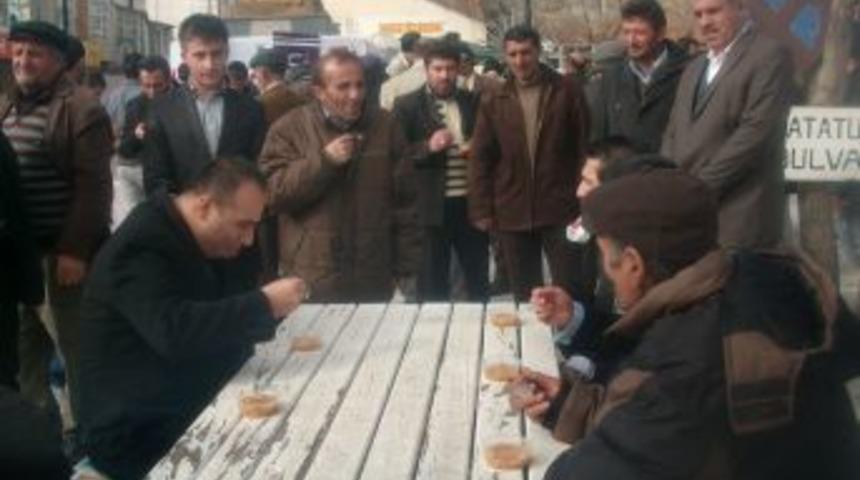 Hınıs'ta G&ouml;n&uuml;ller Aşure Ile Isındı