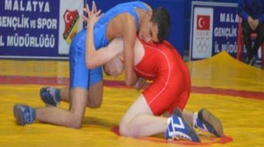 17-18 Yaş Grubu Grekoromen G&uuml;reş M&uuml;sabakaları Sona Erdi