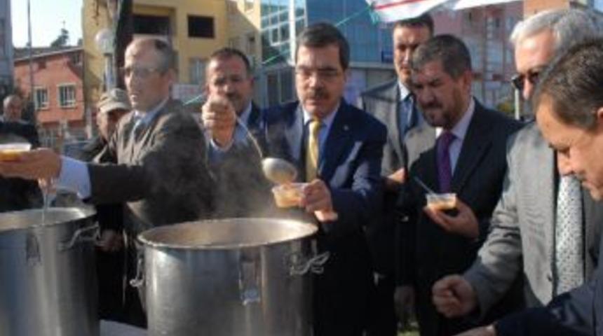 M&uuml;ft&uuml;l&uuml;kten Aşure Dağıtımı