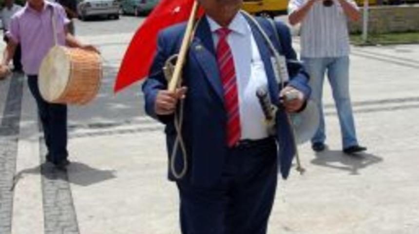 Kendisini 2. Atatürk Olarak Tanıtan Adem Eker Hayatını Kaybetti