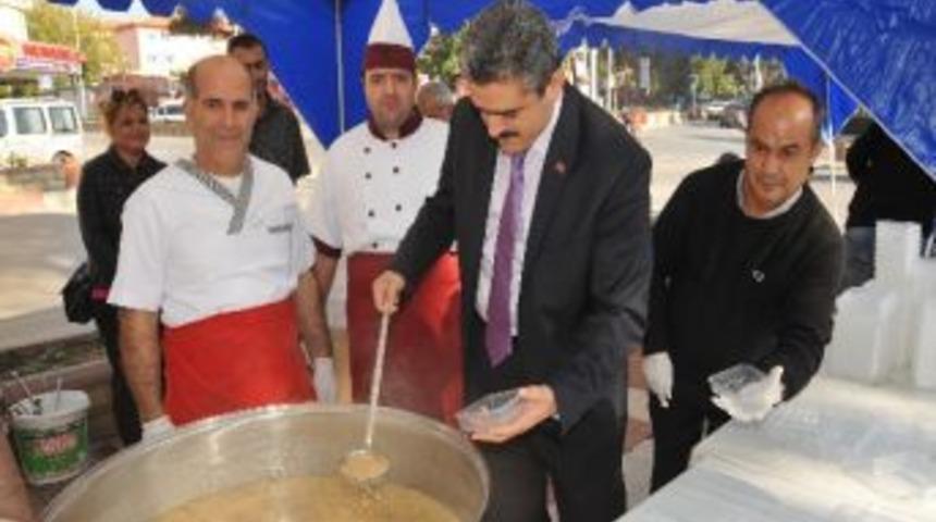 Başkan Alıcık'tan Aşure İkramı