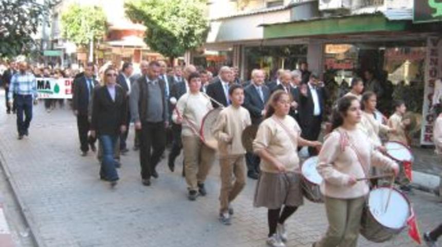 Ceyhan'da toprağa saygı y&uuml;r&uuml;y&uuml;ş&uuml;