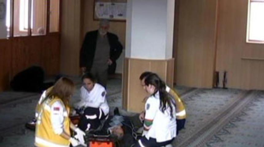 Camide kalp krizinden &ouml;ld&uuml;