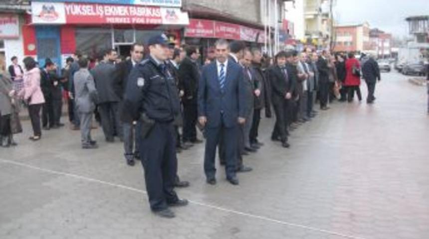 Baş&ouml;rt&uuml;s&uuml; Krizini Kaymakamlık Yalanladı