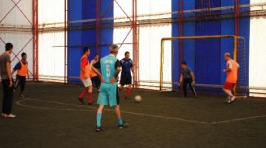 Polisler İle Su&ccedil;a S&uuml;r&uuml;klenen &Ccedil;ocuklar Ma&ccedil; Yaptı