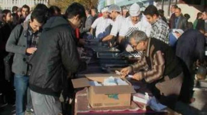 Malatya İ.&uuml;.'de Aşure İkramı Yapıldı