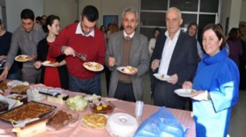 Yabancı Diller Y&uuml;ksekokulu&rsquo;nda Potluck Partisi