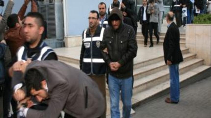 Bursa'daki Çete Operasyonunda Gözaltına Alınan 43 Kişi Adliyeye Sevk Edildi