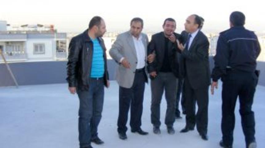 8 Kattan Atlamak Isteyen Genci Emniyet M&uuml;d&uuml;r&uuml; Ikna Etti