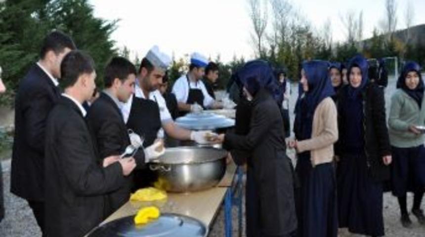 Lise Birlik Aşuresi Dağıttı