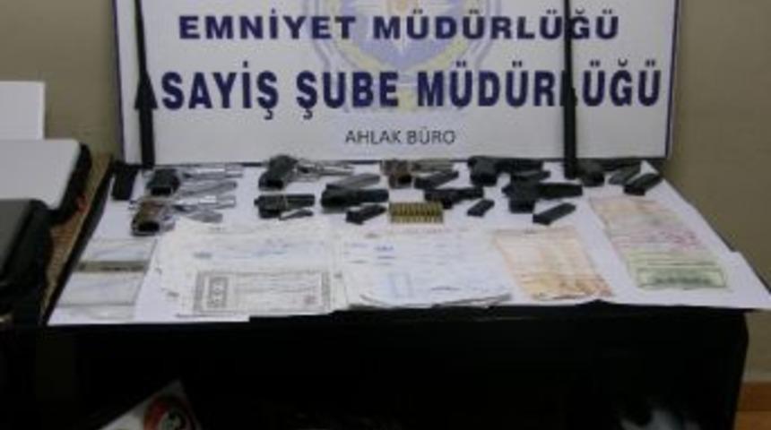 Yurttan Ka&ccedil;an &Ccedil;ocukları Gazinoda Fuhuşa S&uuml;r&uuml;klediler