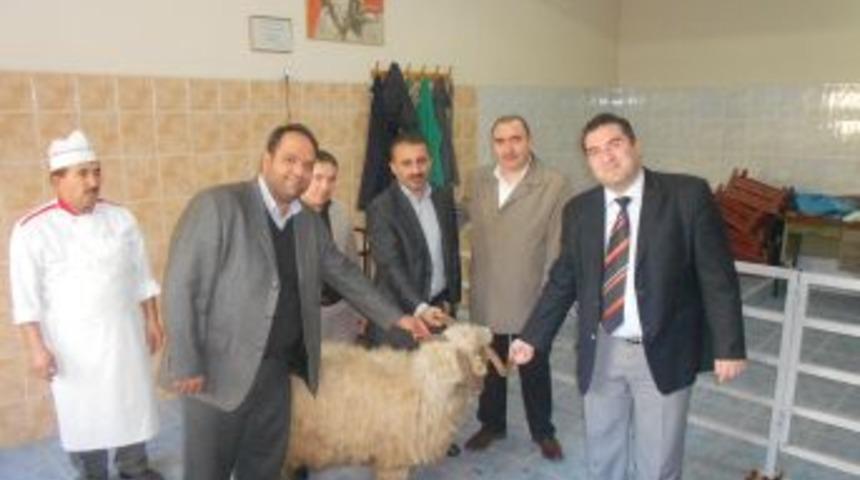 İKTİSAD, İmam Zeynel Abidin Adına Kurban Kesti