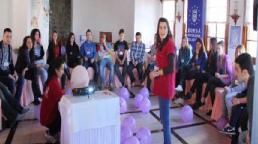 Gençler Sosyal Medyayı Tartışıyor