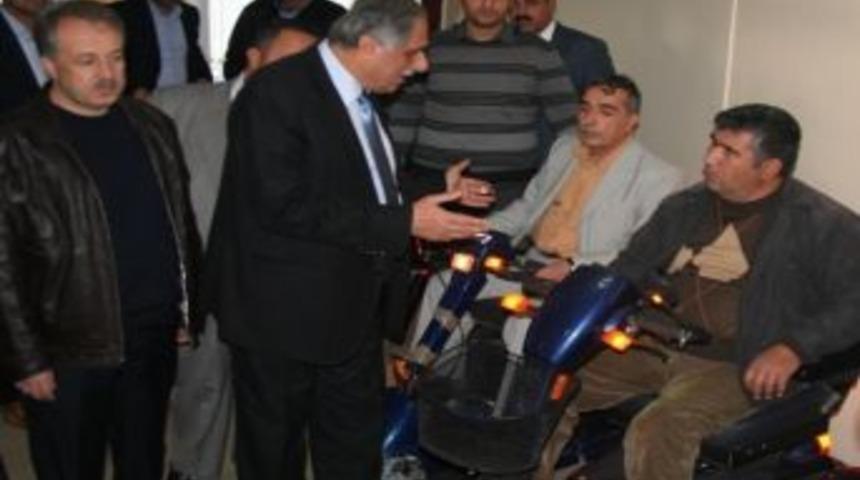 Ak Parti'den Engelli Vatandaşlara Ak&uuml;l&uuml; Araba