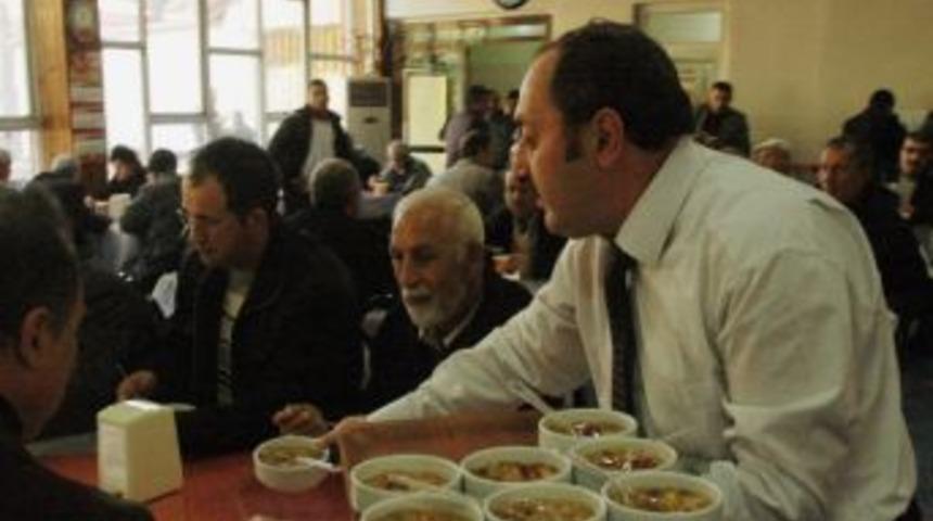 Tokat Belediyesi&rsquo;nden 16 Bin Kişiye Aşure İkramı