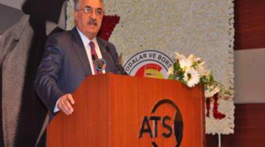 İş D&uuml;nyası Yeni Anayasa Istedi, Bakan Yazıcı 'ka&ccedil;amayız' Dedi