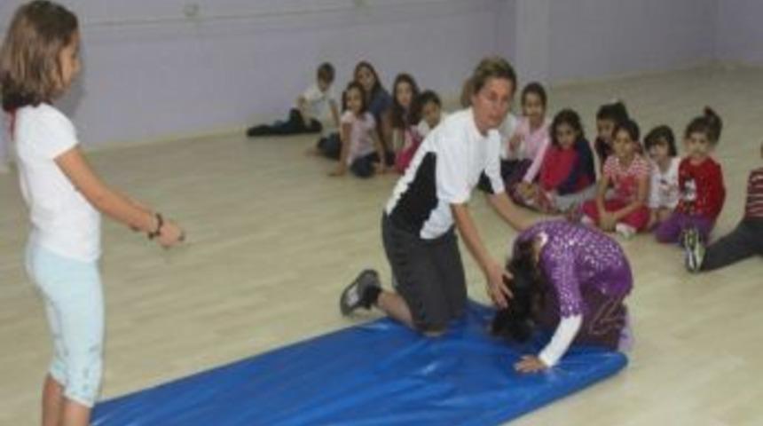 &Ccedil;ocuklar, Jimnastik Kursuna İlgi G&ouml;sterdi