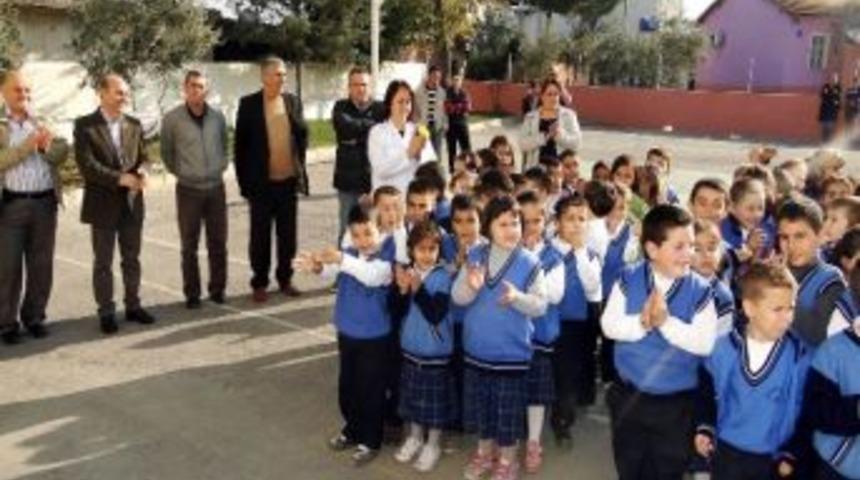 Okulun Tadilatını Yapan Hayırseverlere Teşekkür Plaketi Verildi