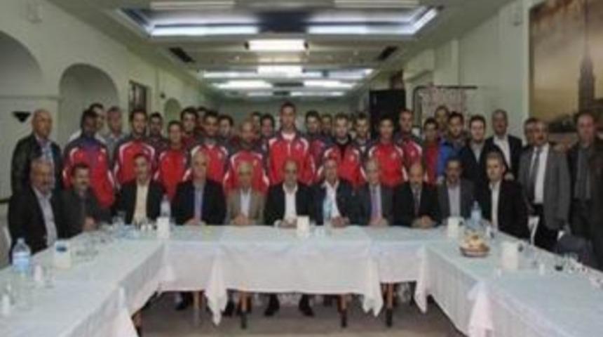 Salihli Tso&rsquo;dan Belediyespor&rsquo;a Kutlama Yemeği