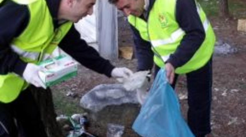 Milletvekili Yurttaş Ve İl&ccedil;e Başkanı Tuğrul, &Ccedil;&ouml;p Topladı