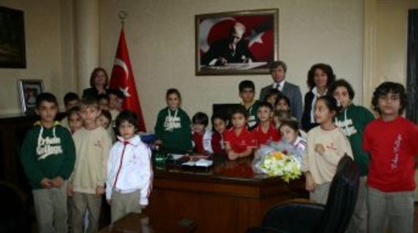 &ouml;ğrenciler Seyhan Kaymakamını ziyaret etti