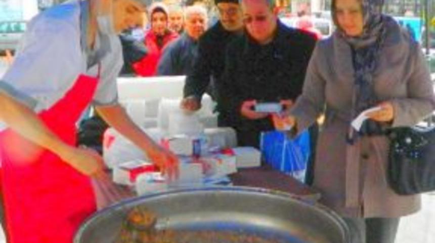 Çorum Belediyesi 15 bin paket aşure dağıttı