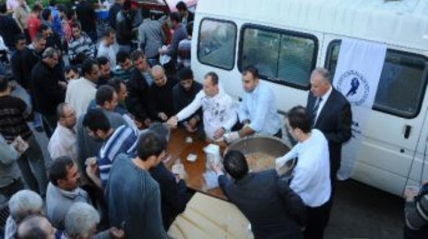Aesob Esnafa Aşure Dağıttı