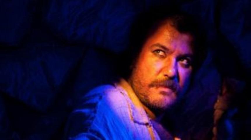 D&uuml;şevi Oyuncuları Sezonu &lsquo;sarı K&ouml;pek&rsquo; İle A&ccedil;tı